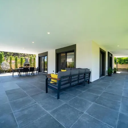 Villa Katrelia-villa With Children's Pool For 6 Persons In Inlice